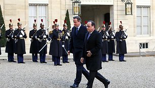 Didžiosios Britanijos premjeras Davidas Cameronas ir Prancūzijos prezidentas Francois'as Hollande'as