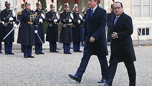 Didžiosios Britanijos premjeras Davidas Cameronas ir Prancūzijos prezidentas Francois'as Hollande'as