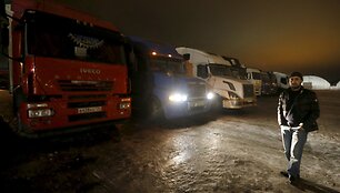 Tolimųjų reisų sunkvežimių vairuotojų stovykla prie Maskvos