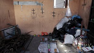 Salvadoro policija užpai&scaron;o gaujų paliekamus grafičius ir kitokius pie&scaron;inius