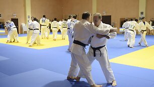 Vladimiras Putinas dziudo treniruotėje su nacionaline dziudo rinktine ir jos treneriu