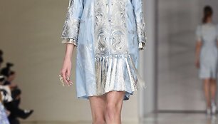 &bdquo;Guo Pei&ldquo; 2016 m. pavasario-vasaros kolekcijos modelis