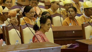 Mianmaro parlamente darbą pradeda Aung San Suu Kyi partija