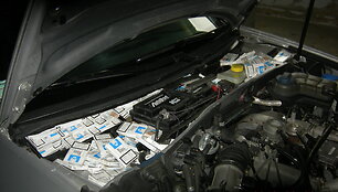 Automobilyje slėptos kontrabandinės cigaretės