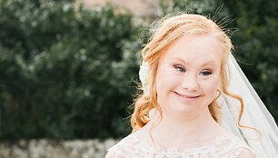 Modelio Madeline Stuart romanti&scaron;ka fotosesija