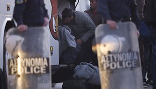 I&scaron; Graikijos į Turkiją i&scaron;plaukė pirmasis keltas su deportuojamais migrantais