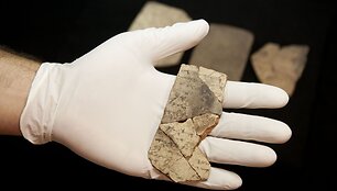 Archeologų Izraelyje rasti 600 m. pr. Kr. daryti Biblijos įra&scaron;ai hebrajų kalba ant keramikos dirbinių