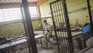 Peru kalėjime kaliniai bendradarbiauja su dizaineriu ir siuva specialią drabužių kolekciją