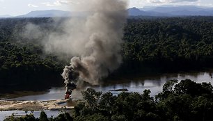 Brazilijos pareigūnų kova su nelegaliomis aukso kasyklomis Brazilijos džiunglėse