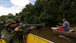 Brazilijos pareigūnų kova su nelegaliomis aukso kasyklomis Brazilijos džiunglėse