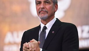 Clooney Jerevane įteikė Au&scaron;ros apdovanojimą burundietei, per karą priglaudusiai tūkstančius na&scaron;laičių