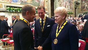Prezidentė su (i&scaron; kairės) Europos Vadovų Tarybos Pirmininko Donaldu Tusku ir Liuksemburgo Kunigaik&scaron;čiu 