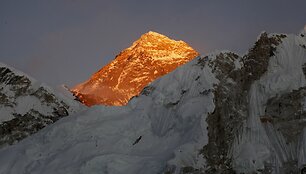 Po trijų metų pertraukos alpinistai vėl bandys pasiekti Everesto vir&scaron;ūnę