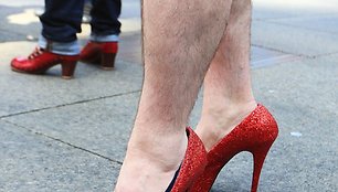 „Walk A Mile In Her Shoes“ – renginys už moterų teises Toronte