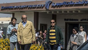 Dingusio &bdquo;EgyptAir&ldquo; lėktuvo keleivių artimieji