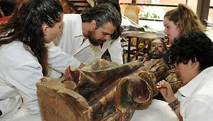 Meksikoje, Kristaus skulptūroje rastas butelis su XVIII amžiaus dokumentais