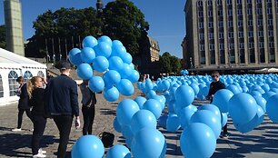 &Scaron;imtai a&scaron;arų Talino aik&scaron;tėjo, skirtų paminėti Tremties dieną