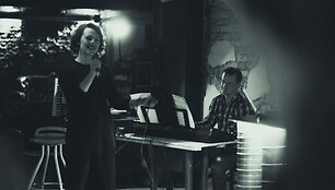 Gintarė &Scaron;migelskytė ir Justas Čeponis. Koncerto &bdquo;La Vie Boheme&ldquo; @ &bdquo;Que pasa&ldquo; akimirka