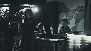 Gintarė &Scaron;migelskytė ir Justas Čeponis. Koncerto &bdquo;La Vie Boheme&ldquo; @ &bdquo;Que pasa&ldquo; akimirka
