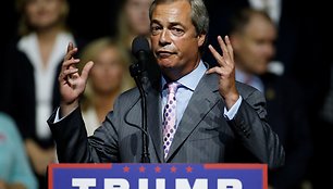 Nigelas Farage'as dalyvavo respublikonų kandidato į JAV prezidentus Donaldo Trumpo kampanijos renginyje Misisipės valstijoje