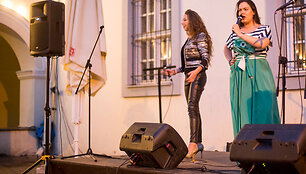 Girmantė Vaitkutė ir Gabrielė Bielskytė. Koncerto La Vie Boheme @Piano Man Outside akimirka