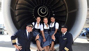 &bdquo;Lufthansa&ldquo; stiuardesės ir pilotai &bdquo;Oktoberfest&ldquo; &scaron;ventės proga dėvės tradicinius bavari&scaron;kus rūbus