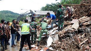 Indonezijoje potvyniai sukėlė nuo&scaron;liaužas