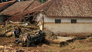 Indonezijoje potvyniai sukėlė nuo&scaron;liaužas