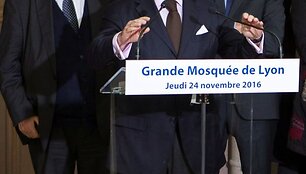 Naujuoju Prancūzijos premjeru paskirtas Bernard'as Cazeneuve'as