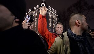 Rumunijoje tūkstančiai žmonių protestavo prie&scaron; amnestiją korumpuotiems politikams