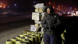 Ulan Batore &ndash; itin toksi&scaron;kas smogas, kurį kelia žiemą &scaron;ildymui deginamos anglys, mediena ir &scaron;iuk&scaron;lės