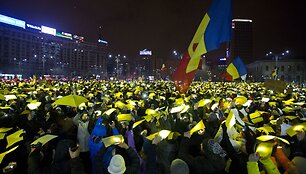Protestai Rumunijoje nesiliauja: siekiama &bdquo;vagių vyriausybės&ldquo; pasitraukimo