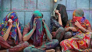 Tradici&scaron;kai ry&scaron;ki hinduizmo Holi &scaron;ventė Indijoje