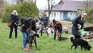 Kauno policininkai &scaron;unų prieglaudoje