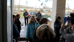 Kauno policininkai &scaron;unų prieglaudoje