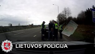 pareigunai-sustabdo-ir-galimai-vogta-alfa-romeo-automobili
