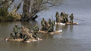 Ukrainos separatistų karinės pratybos netoli Luhansko