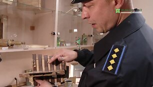 alytaus-kalejimo-muziejuje-draudziamu-daiktu-ekspozicija