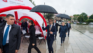 Prezidentė Dalia Grybauskaitė aukojo kraujo Katedros aikštėje