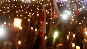 Lenkijoje tūkstančiai žmonių protestavo prie&scaron; teismų reformas