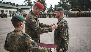Rukloje vyko NATO prie&scaron;akinių pajėgų bataliono kovinės grupės rotacijų ir vadovybės pasikeitimo ceremonija