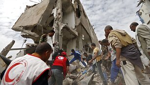Jemeno sostinėje per Saudo Arabijos vadovaujamos koalicijos antskrydžius žuvo 14 civilių