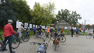 Turas po festivalio „KAUNAS PHOTO“ lauko parodas dviračiais