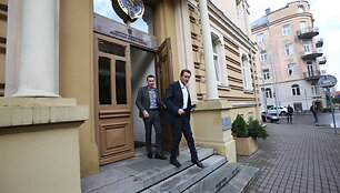 Raimondas Kurlianskis palieka STT su savo advokatu