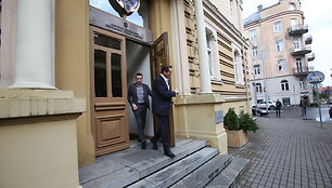 Raimondas Kurlianskis palieka STT su savo advokatu