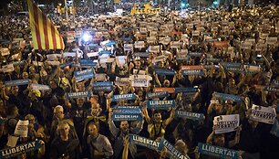 Katalonai protestavo prie&scaron; separatistų lyderių sulaikymą