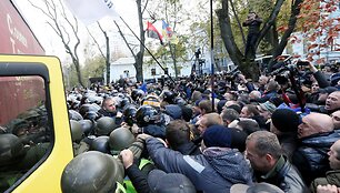 Kijeve tęsiasi protestai prie&scaron; esą korumpuotą valdžią