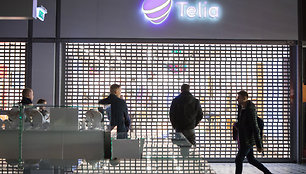 Naujasis „iPhone X“ išgraibytuvės „Telia“ salone