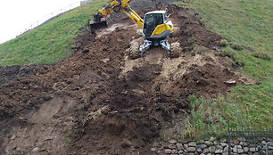 Stabilizavus rytinį Gedimino kalno šlaitą atnaujinamas eismo judėjimas K. Škirpos alėja