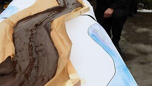 Trakuose i&scaron;lietas &scaron;okolado kelias tarp dviejų sostinių   
